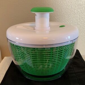 Faberware Salad Spinner + 
3 Rubbermaid produce containers with lids